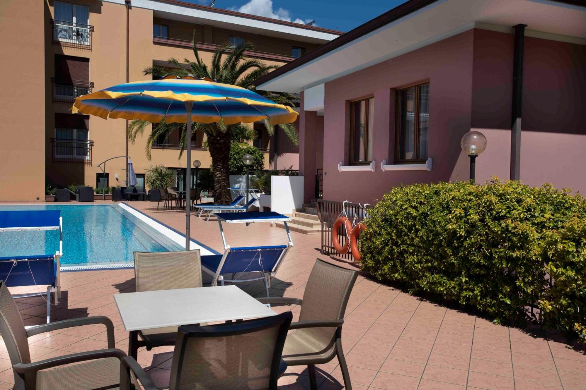 Sunlake Hotel Riva del Garda Exterior foto