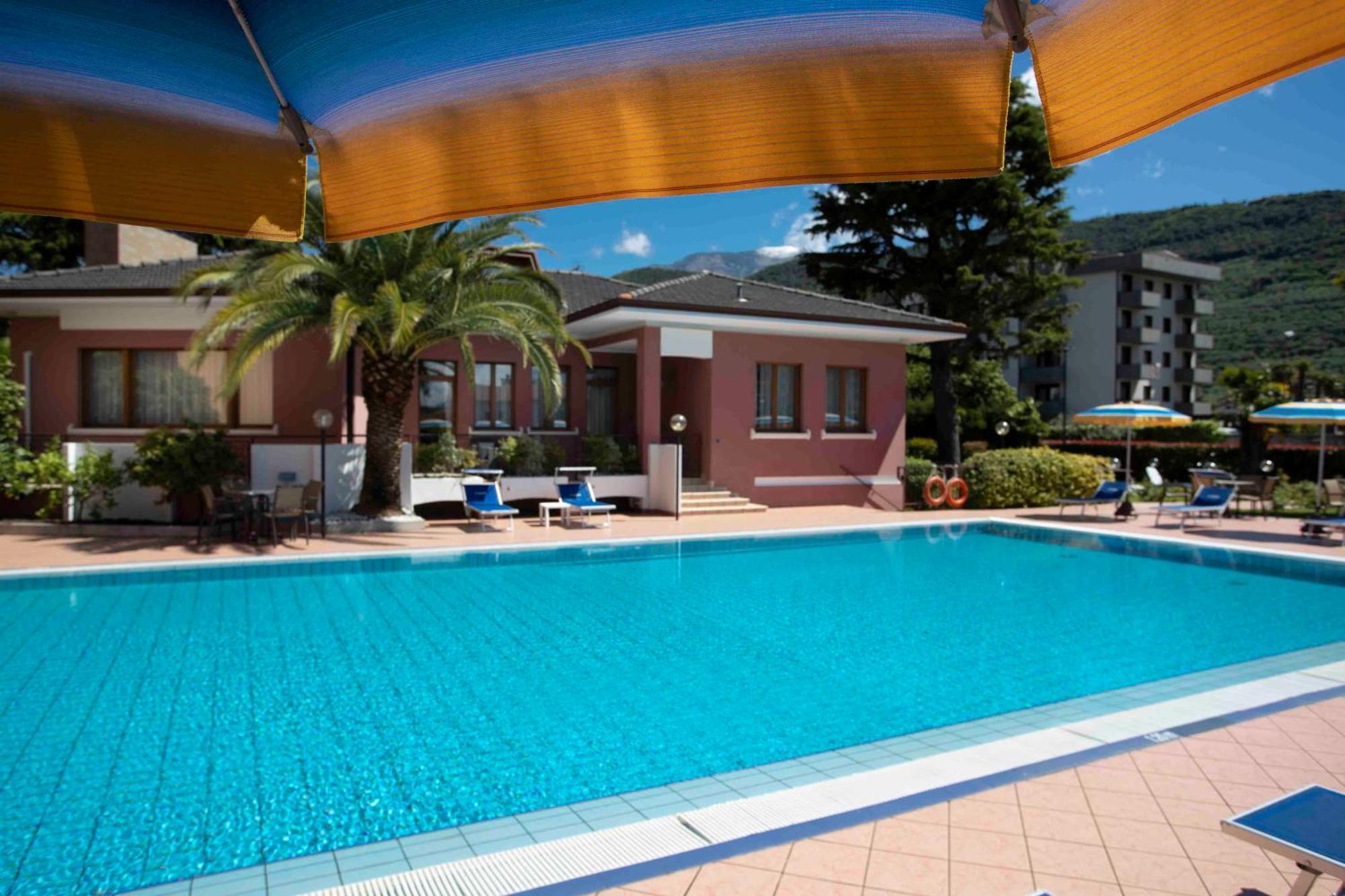 Sunlake Hotel Riva del Garda Exterior foto