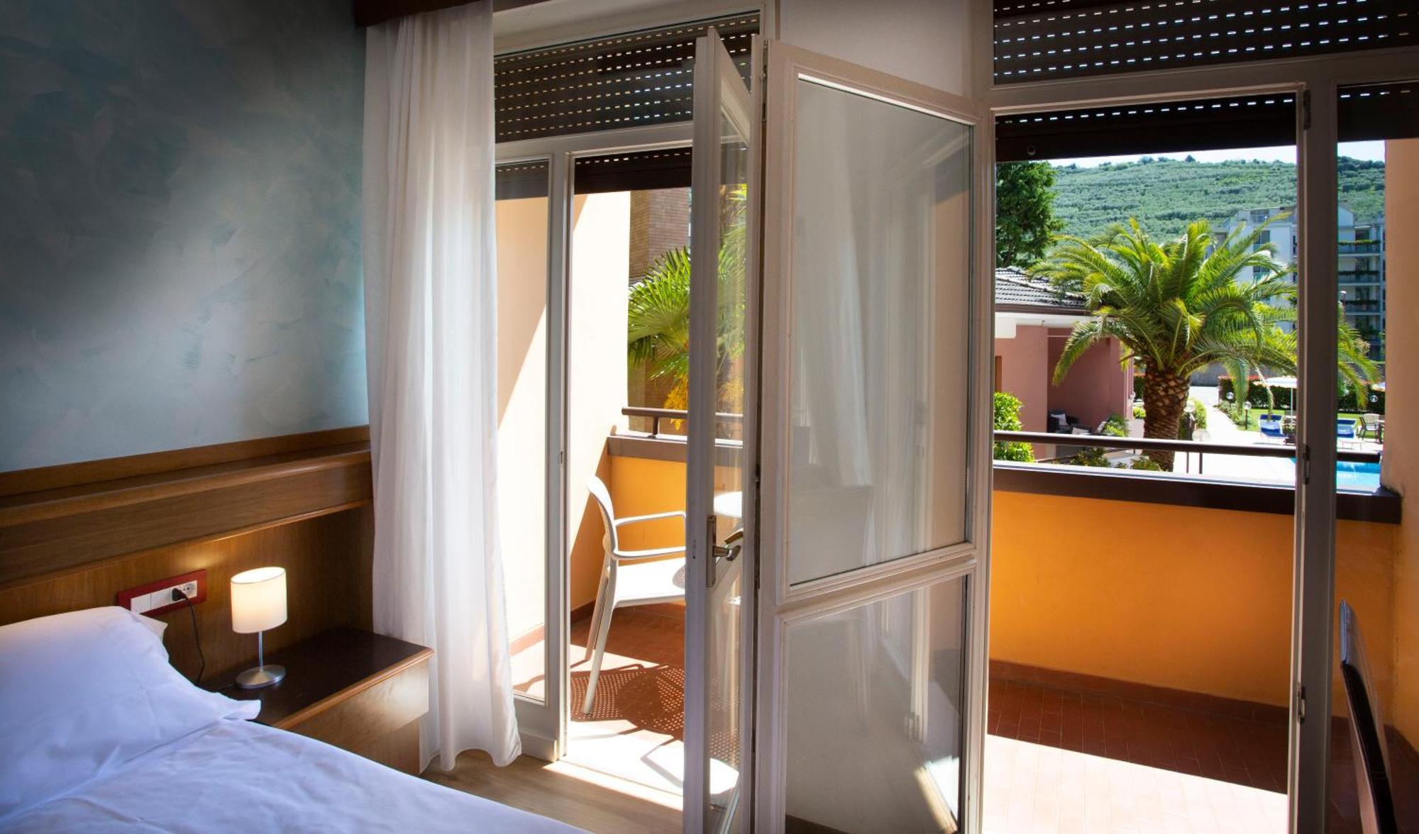 Sunlake Hotel Riva del Garda Exterior foto