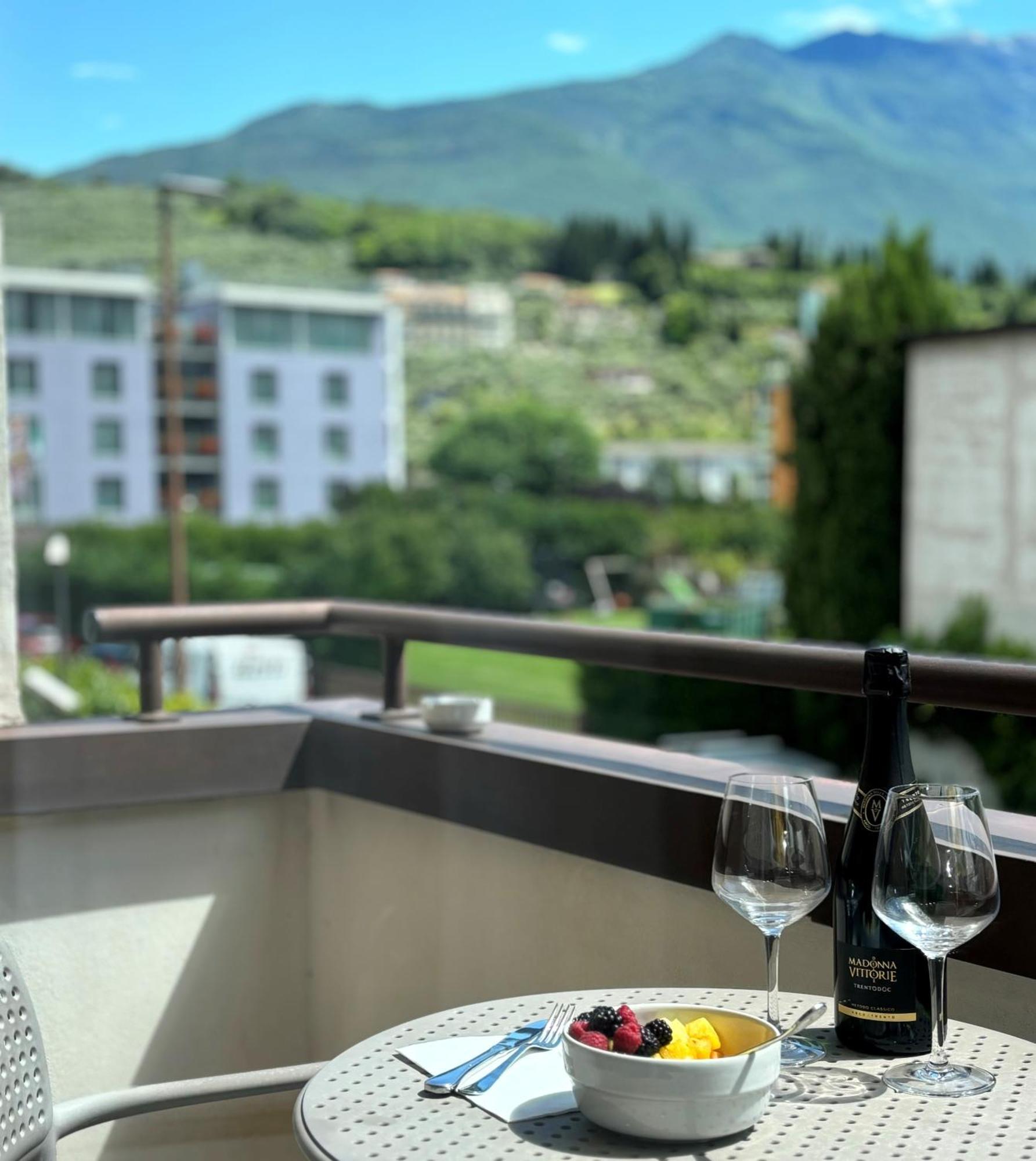 Sunlake Hotel Riva del Garda Exterior foto